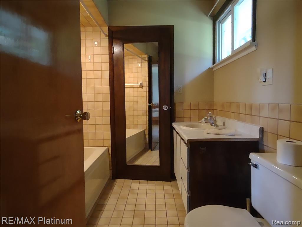 22550 Chubb Road Northville, MI 48167 - Photo 10 of 40 Gallery Image 10