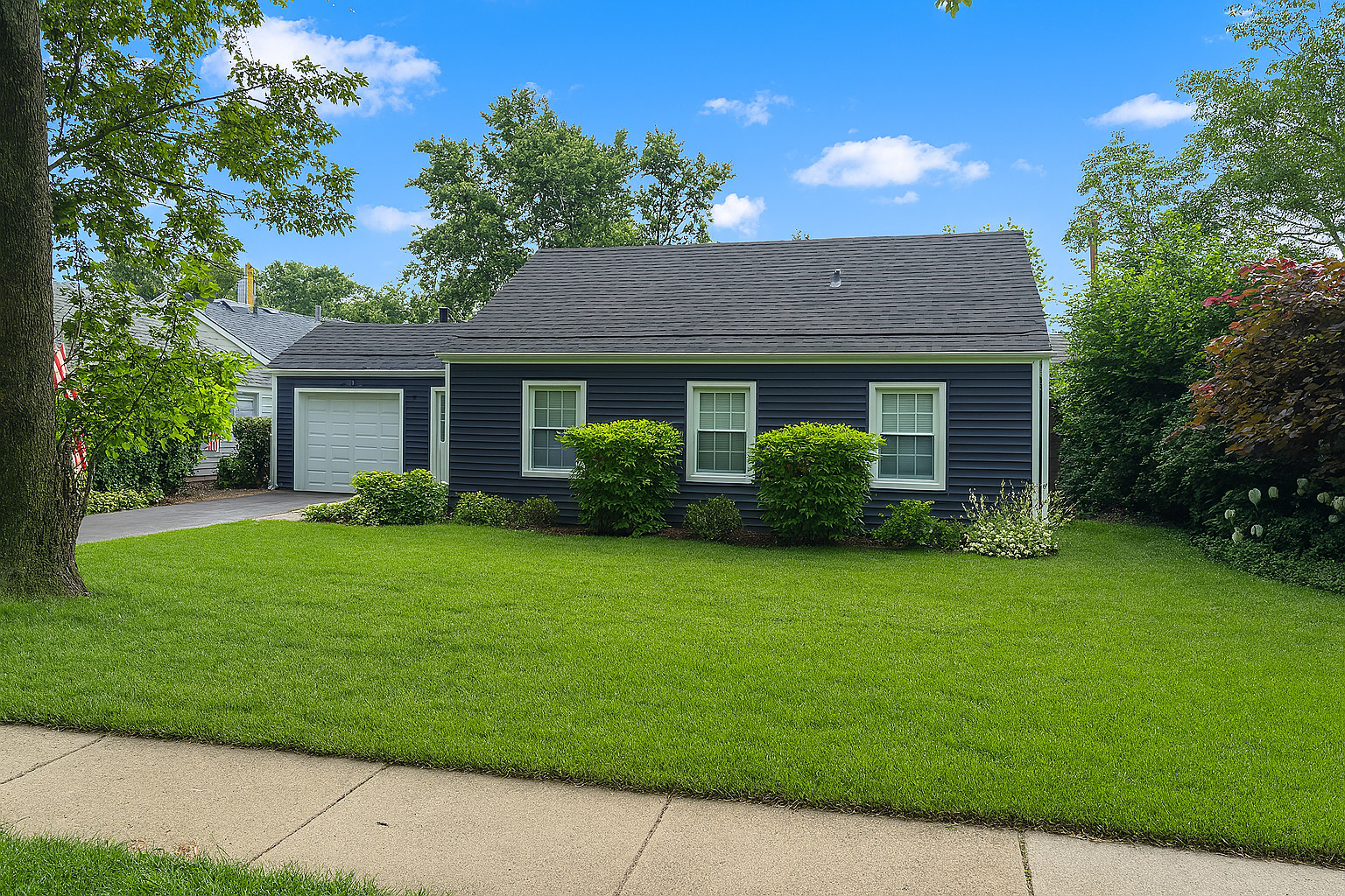1451 Sycamore Lane Northbrook, IL 60062 - Photo 2 of 4 a house view with a garden space