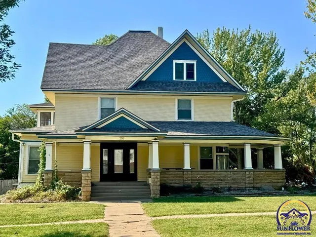 $329,000 | 210 North 8th Street, Hiawatha, KS 66434