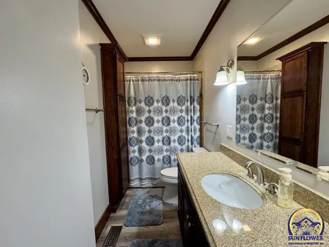 $329,000 | 210 North 8th Street, Hiawatha, KS 66434