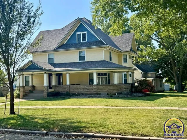 $329,000 | 210 North 8th Street, Hiawatha, KS 66434
