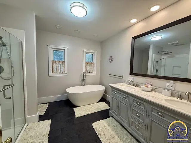 $329,000 | 210 North 8th Street, Hiawatha, KS 66434