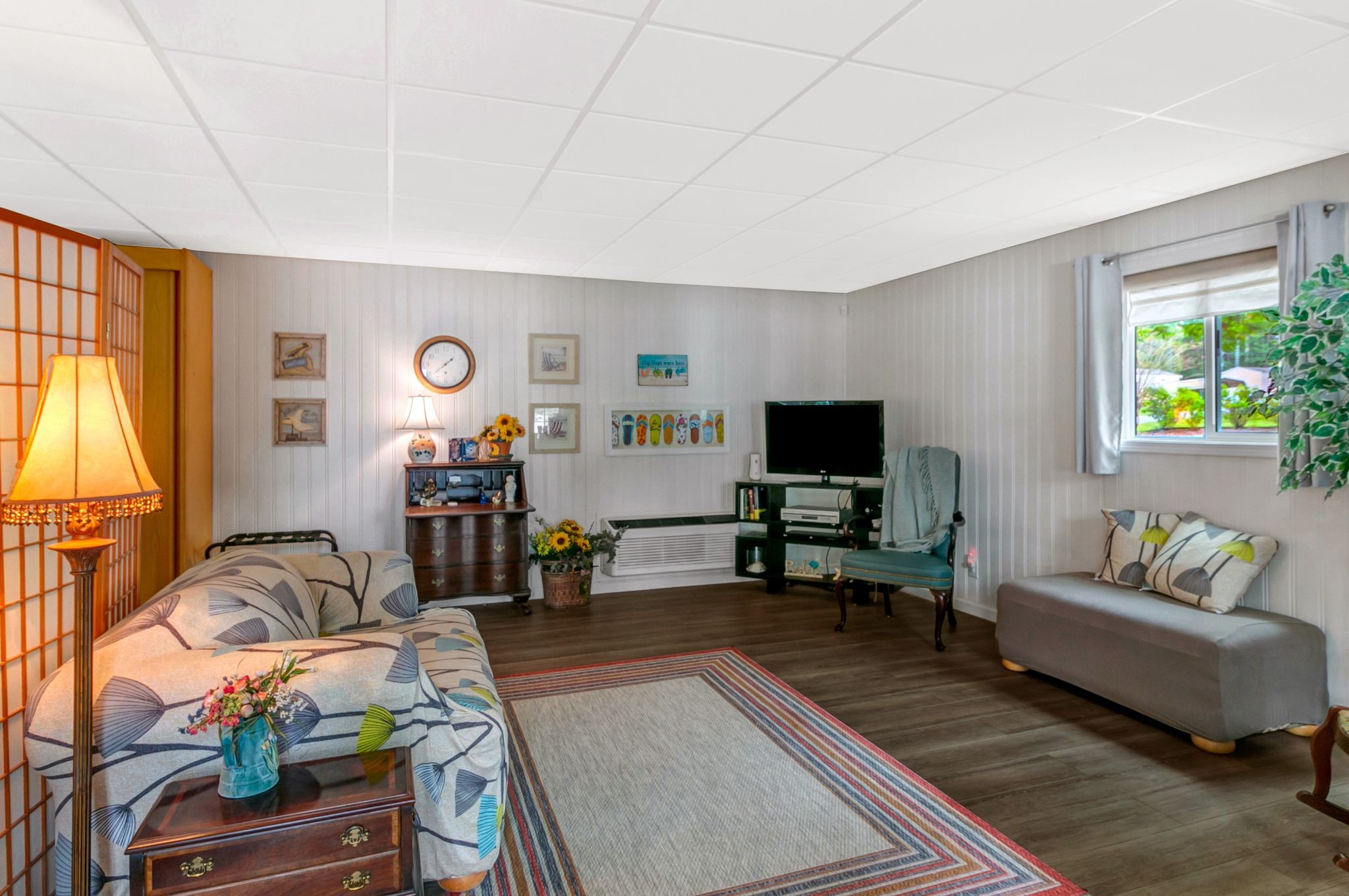 439 Bluff Road Big Sandy, TN 38221 - Photo 34 of 86 a living room with furniture and a flat screen tv