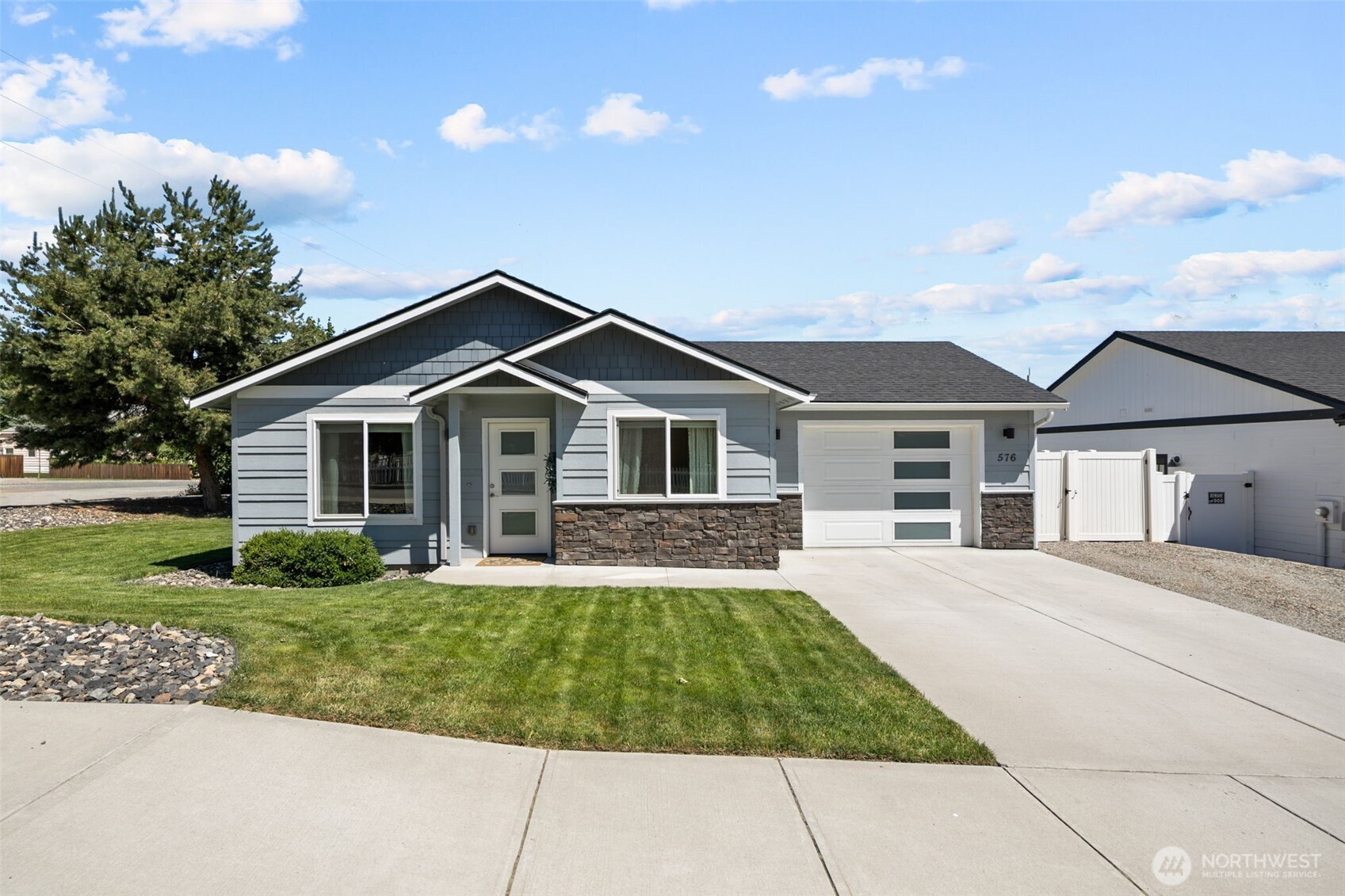 576 Sebastian Way Wenatchee, WA 98801 - Photo 1 of 38