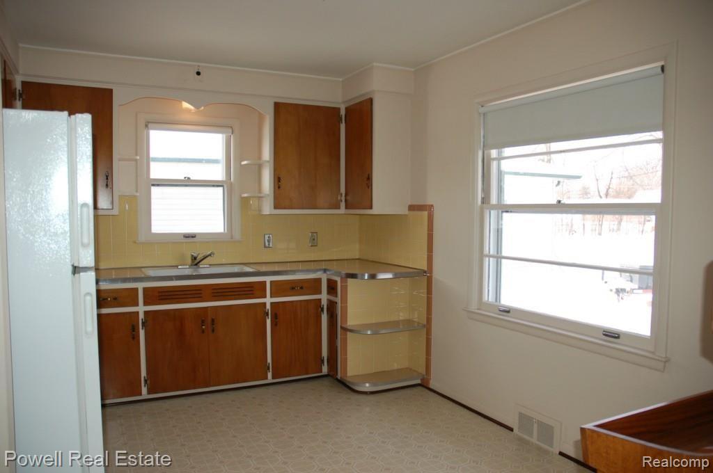 13237 Frazho Road Warren, MI 48089 - Photo 15 of 50 Frazho 015.jpg