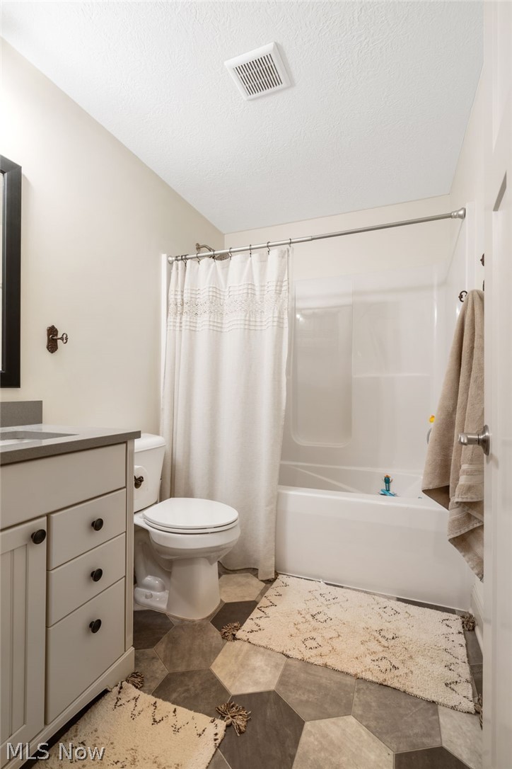 2062 Summerchase Road Northeast Canton, OH 44721 - Photo 22 of 39 Full bathroom