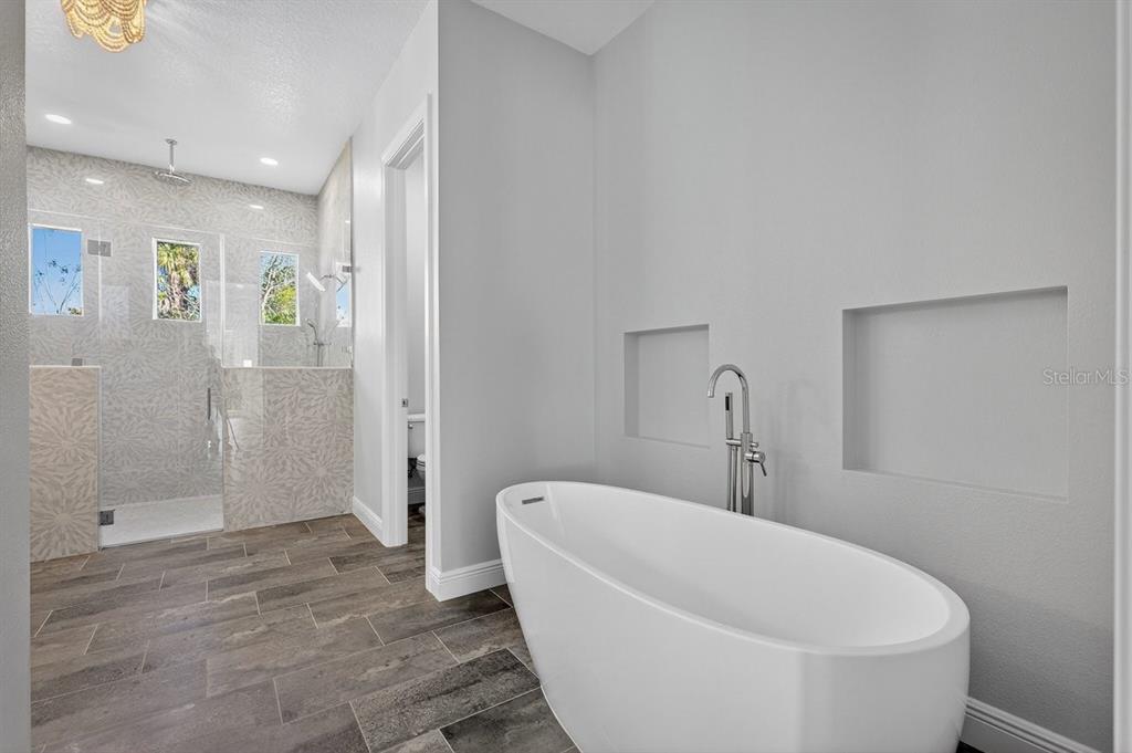7 Crandon Court Palm Coast, FL 32137 - Photo 26 of 72 a white bath tub sitting in a bathroom