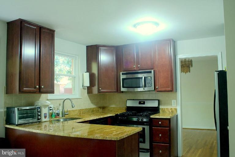 5507 Rolling Road Springfield, VA 22151 - Photo 2 of 17 Kitchen