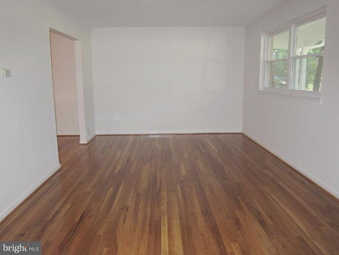 5507 Rolling Road Springfield, VA 22151 - Photo 12 of 17 Living Room