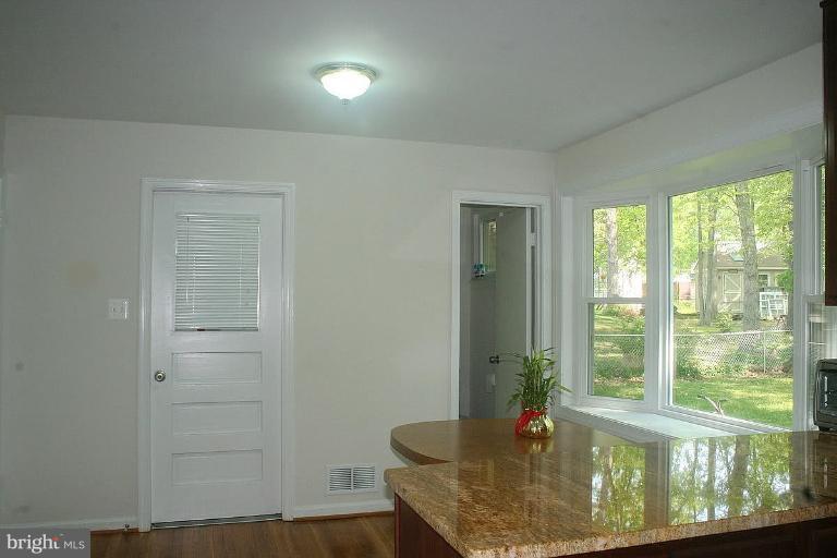 5507 Rolling Road Springfield, VA 22151 - Photo 13 of 17 Kitchen