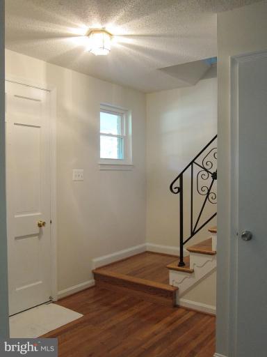 5507 Rolling Road Springfield, VA 22151 - Photo 4 of 17 View