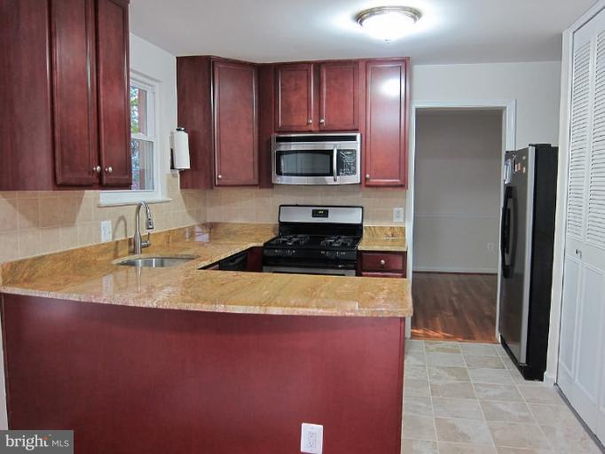5507 Rolling Road Springfield, VA 22151 - Photo 5 of 17 Kitchen