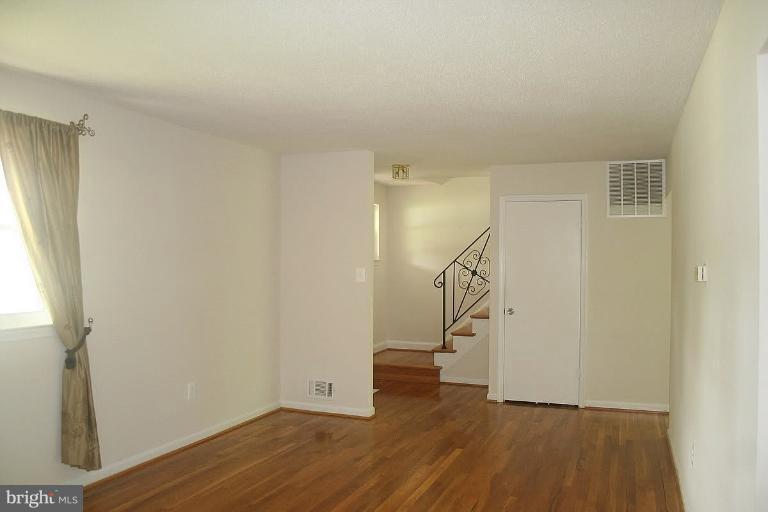 5507 Rolling Road Springfield, VA 22151 - Photo 6 of 17 Living Room