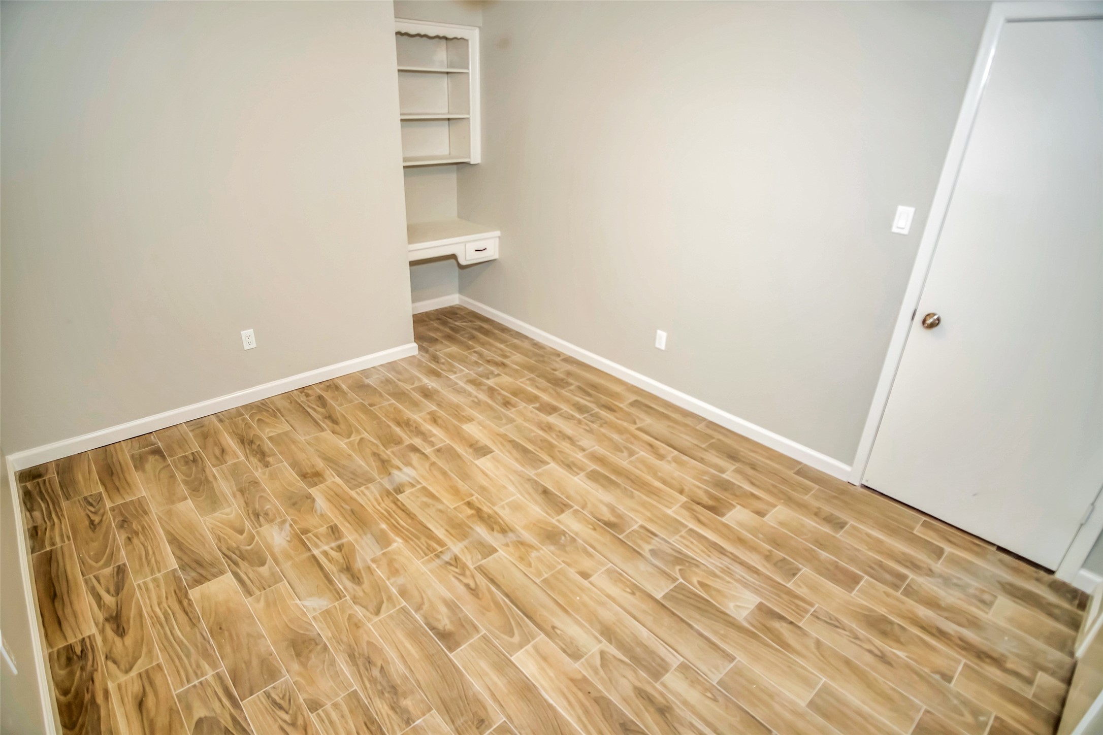 1715 Capstan Road Houston, TX 77062 - Photo 26 of 40 Custom Shelving In Every Guest Room