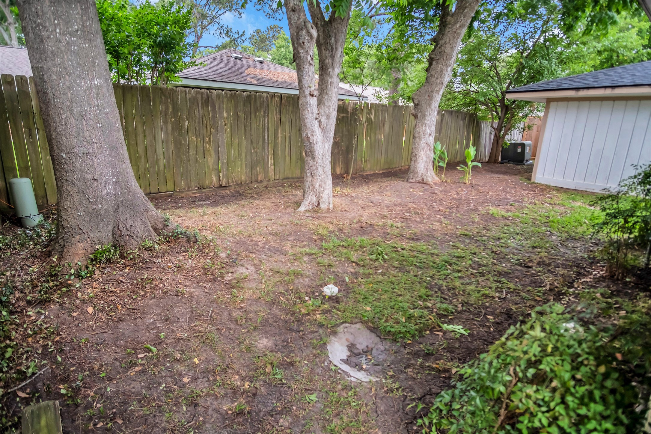 1715 Capstan Road Houston, TX 77062 - Photo 39 of 40 a backyard of a house with lots of green space