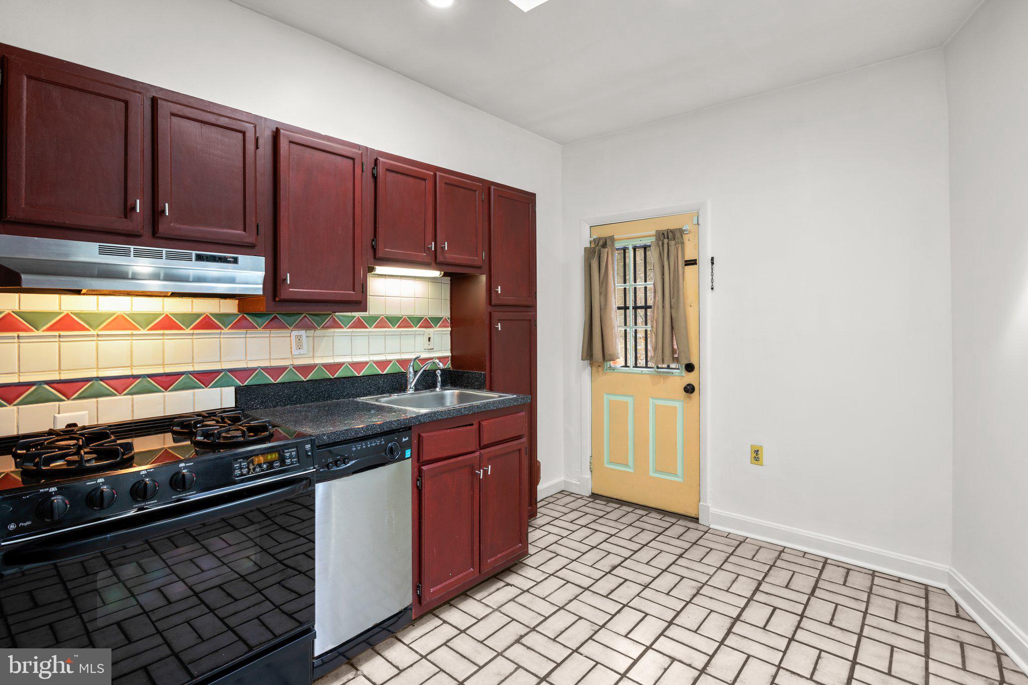 106 Scott Street Baltimore, MD 21201 - Photo 11 of 40 a kitchen with a stove and a refrigerator