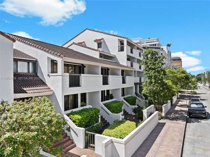 $990,000 | 2600 Cardena Street, Unit 11, Coral Gables, FL 33134