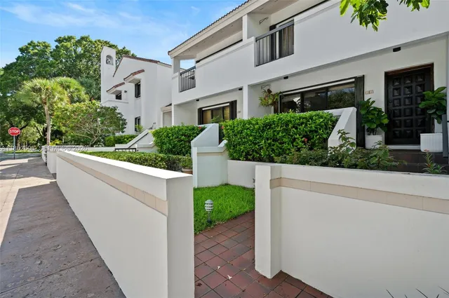 $990,000 | 2600 Cardena Street, Unit 11, Coral Gables, FL 33134