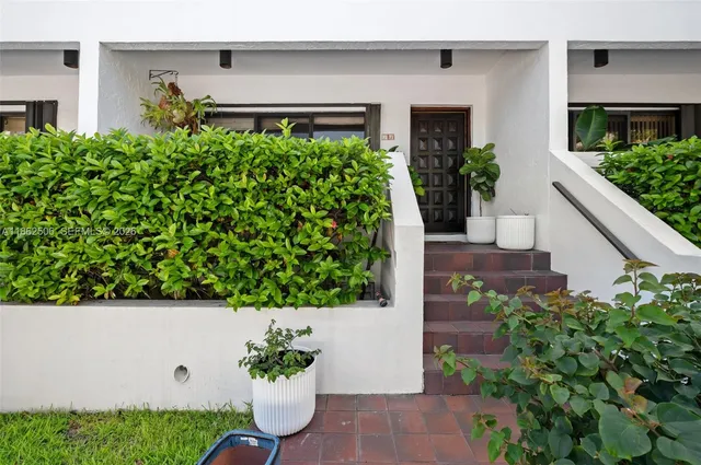 $990,000 | 2600 Cardena Street, Unit 11, Coral Gables, FL 33134