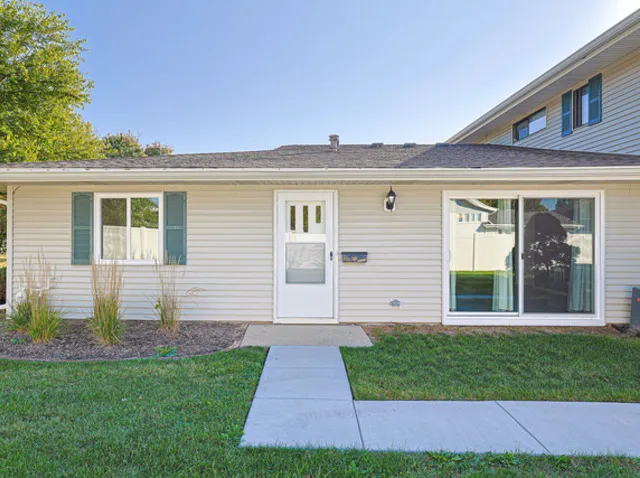 $1,950 | 1128 Quanset Court, Unit 1128, Schaumburg, IL 60193