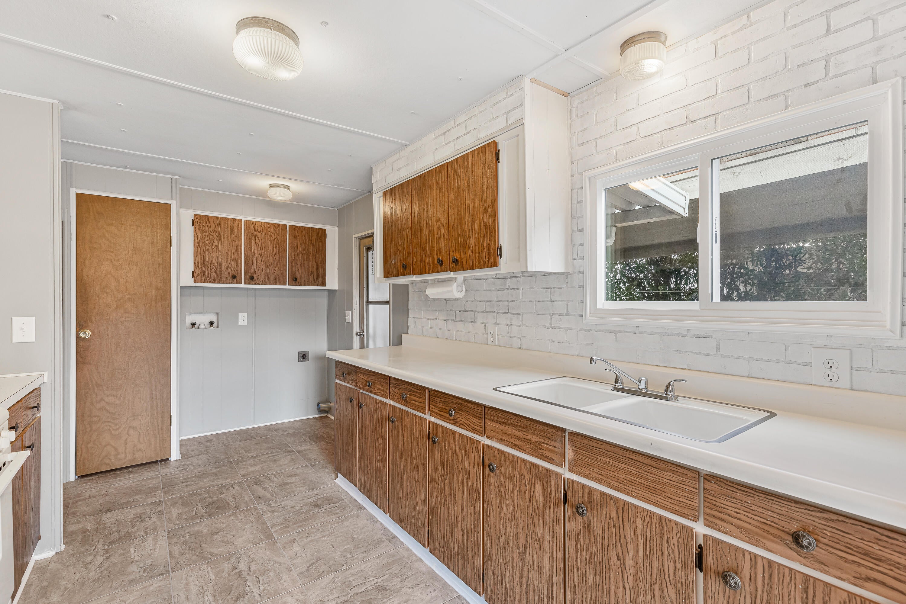 2252 Table Rock Road, Unit 3 Medford, OR 97501 - Photo 8 of 21 9R9A4466