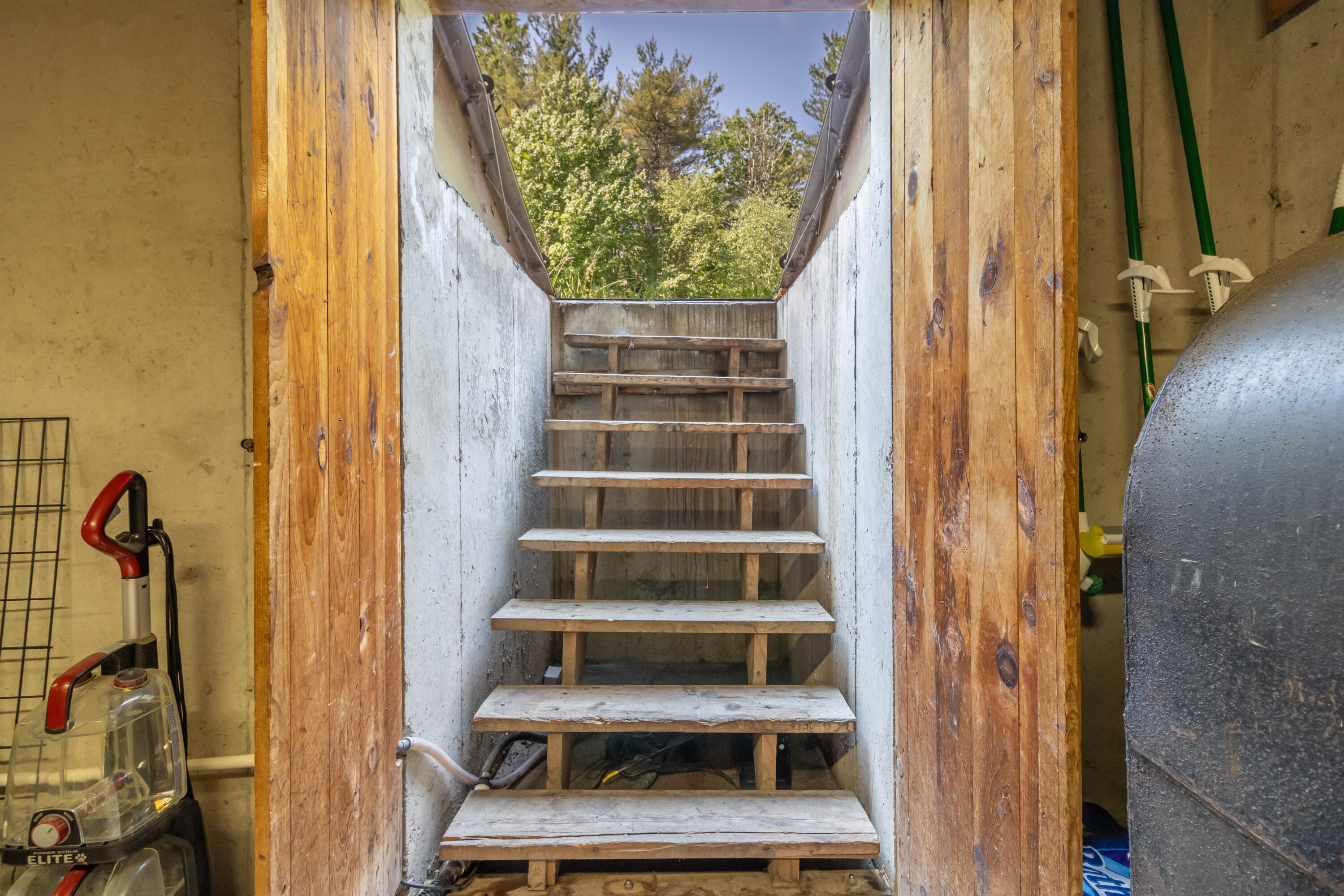 445 Back Ridge Road Orland, ME 04472 - Photo 39 of 66 445 Back Ridge Road Interiors-38