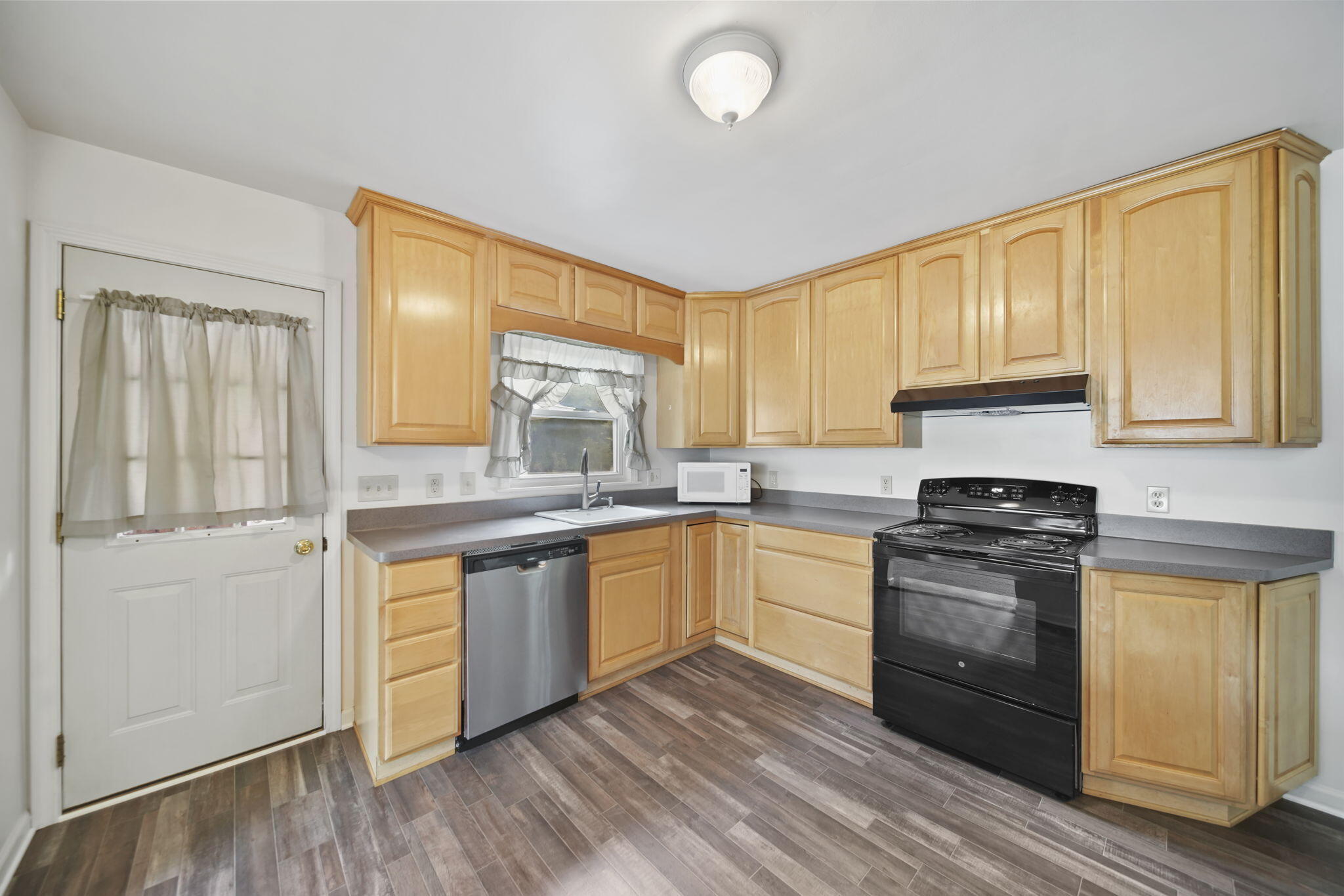 1341 Joseph Street Jackson, MI 49202 - Photo 8 of 34 9-web-or-mls-DSC00482