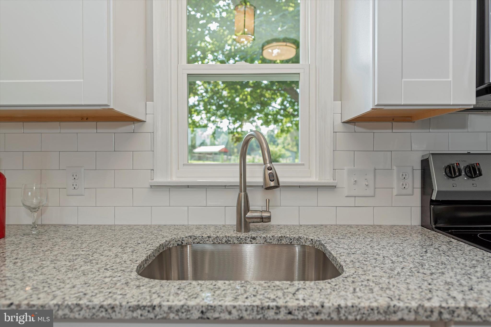 8140 Mapleville Road Mount Airy, MD 21771 - Photo 15 of 43 Kitchen-Granite Counters