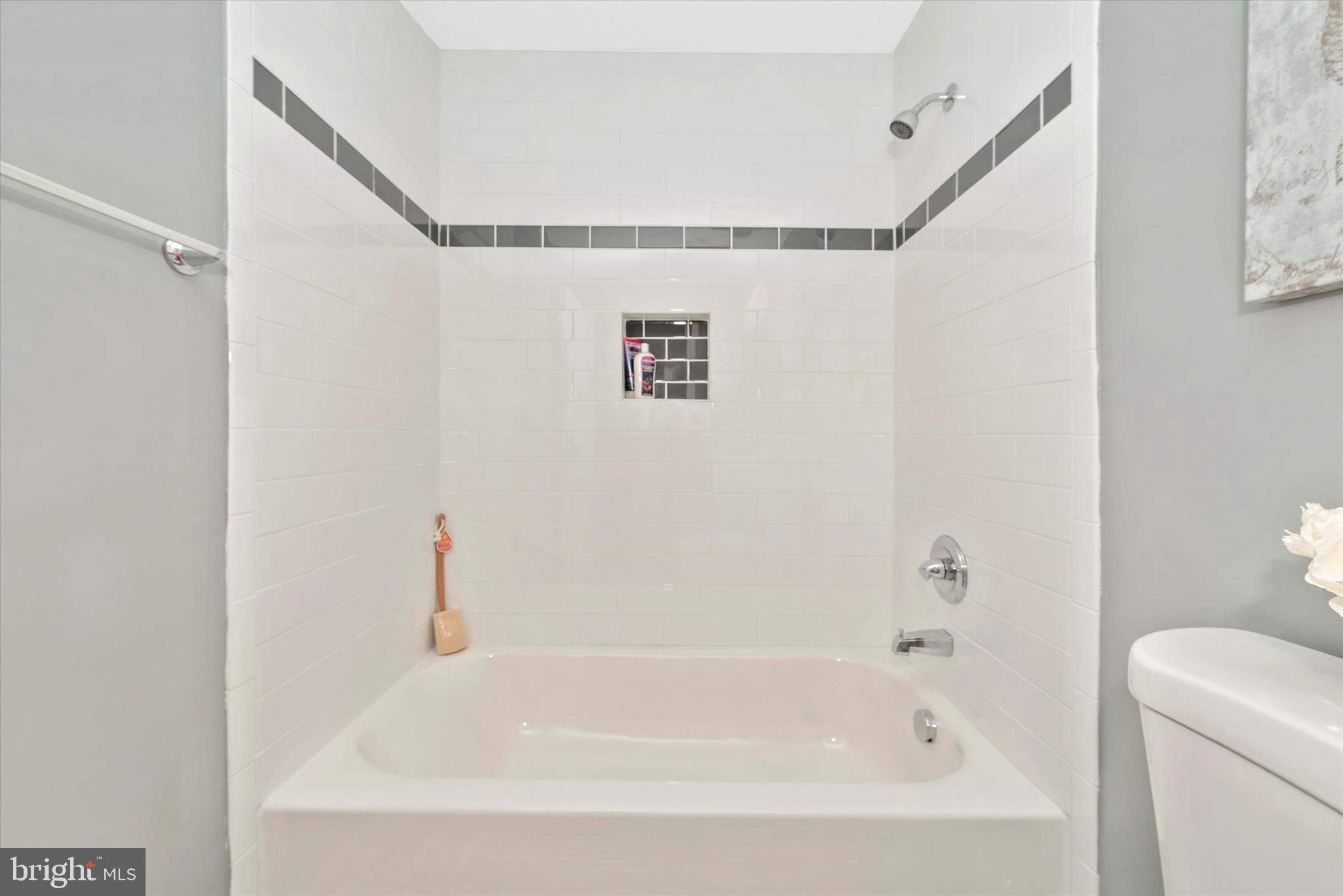 8140 Mapleville Road Mount Airy, MD 21771 - Photo 29 of 43 Full Bathroom-Hallway