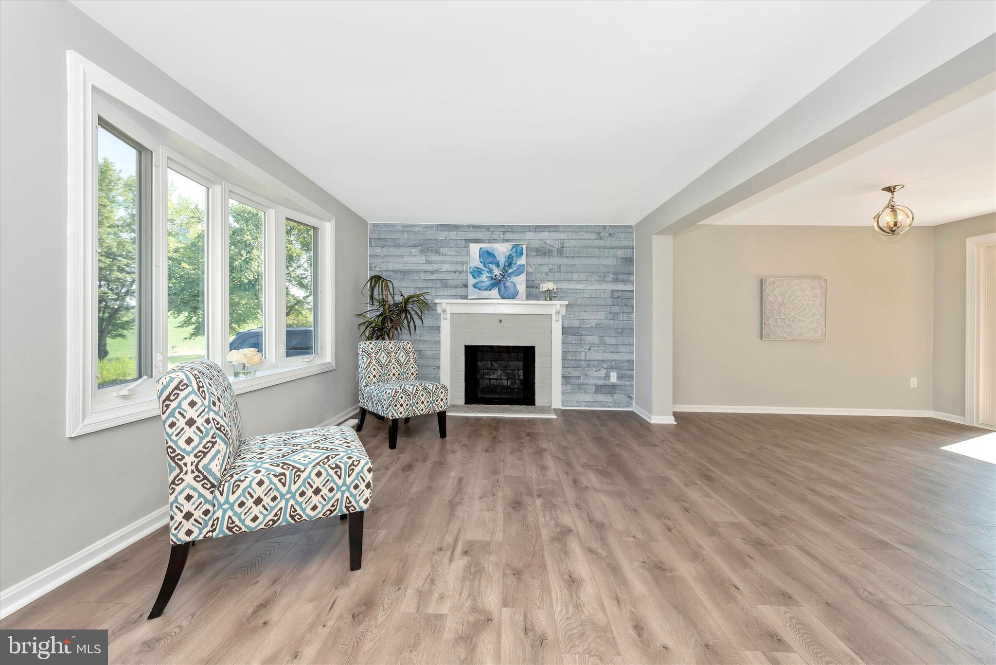 8140 Mapleville Road Mount Airy, MD 21771 - Photo 4 of 43 Living Room