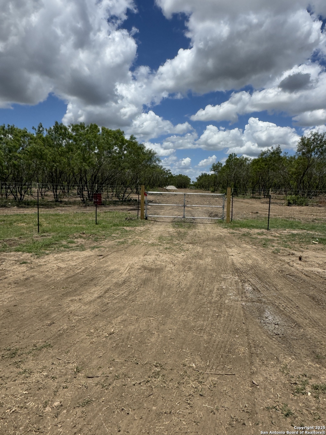 5 Windmill Ranchettes Cr 329 Pleasanton, TX 78064 - Photo 1 of 3 a view of outdoor space with city view