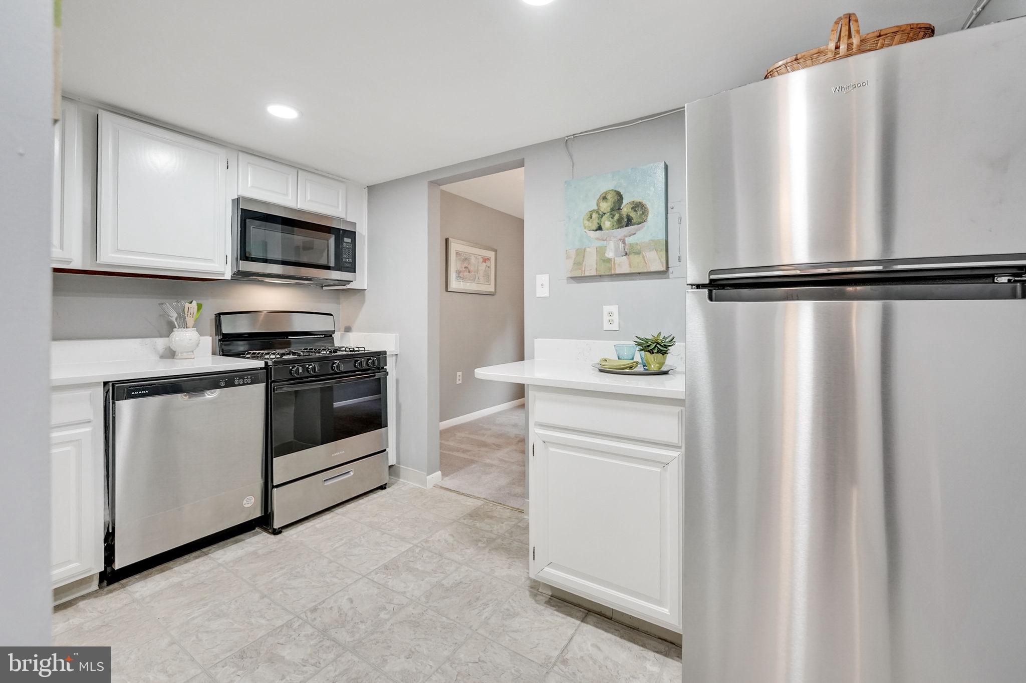 1426 Northgate Square, Unit 142612B Reston, VA 20190 - Photo 8 of 32 brand new Stainless steel appliances
