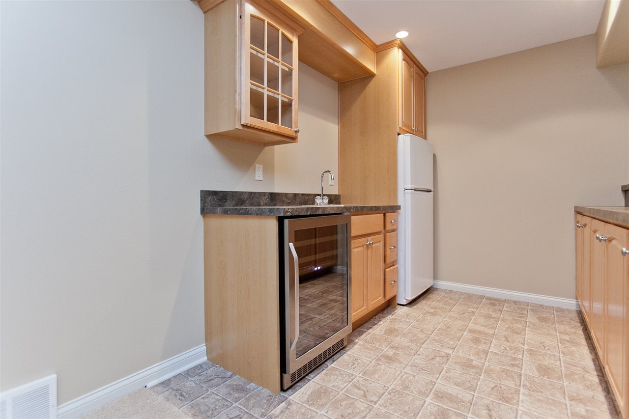 4025 North Willowbend Road Northeast Cedar Rapids, IA 52411 - Photo 33 of 44 Gallery Image 33