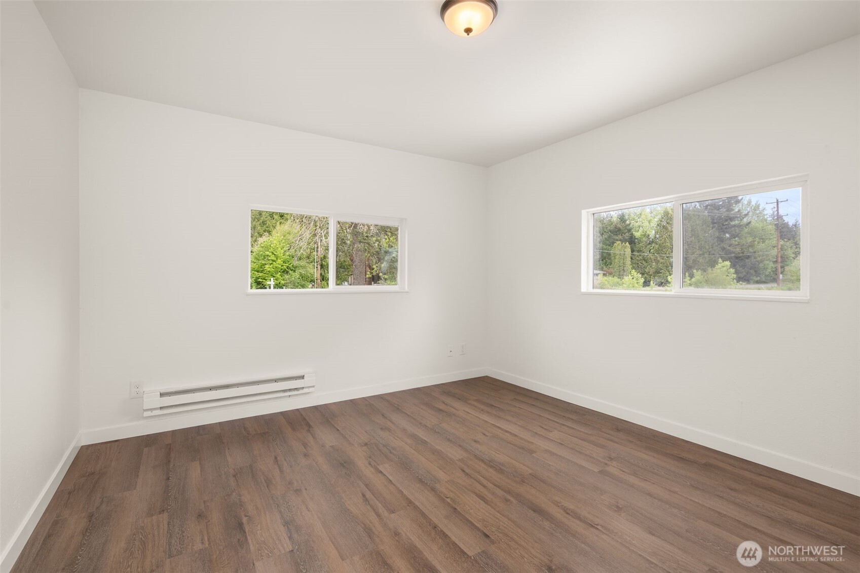 2222 Cooks Hill Road Centralia, WA 98531 - Photo 21 of 36 an empty room with wooden floor and windows