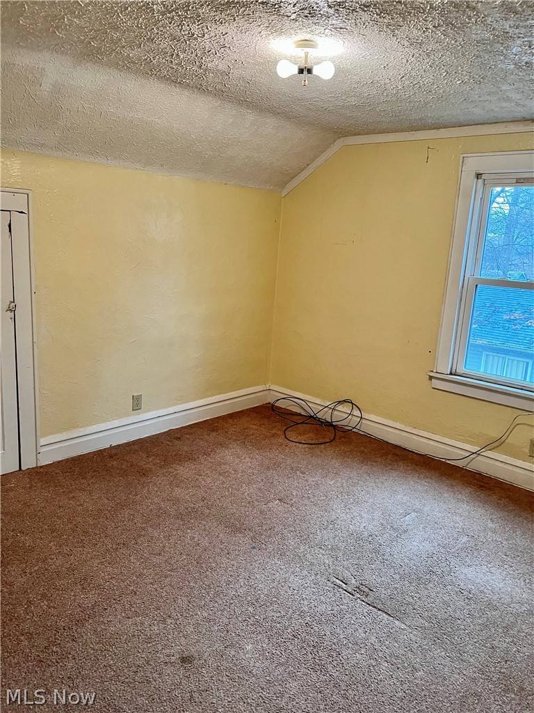 847 Carpenter Street Akron, OH 44310 - Photo 29 of 31 2nd bedroom