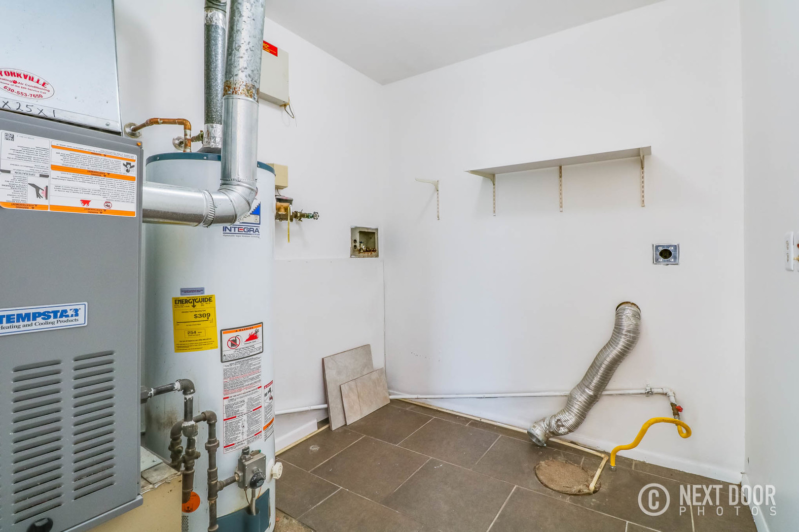 159 Heathgate Road Montgomery, IL 60538 - Photo 15 of 21 a view of a room with gym equipment