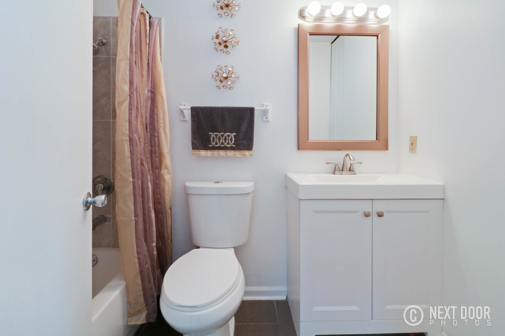 159 Heathgate Road Montgomery, IL 60538 - Photo 8 of 21 a bathroom with a toilet a sink and mirror