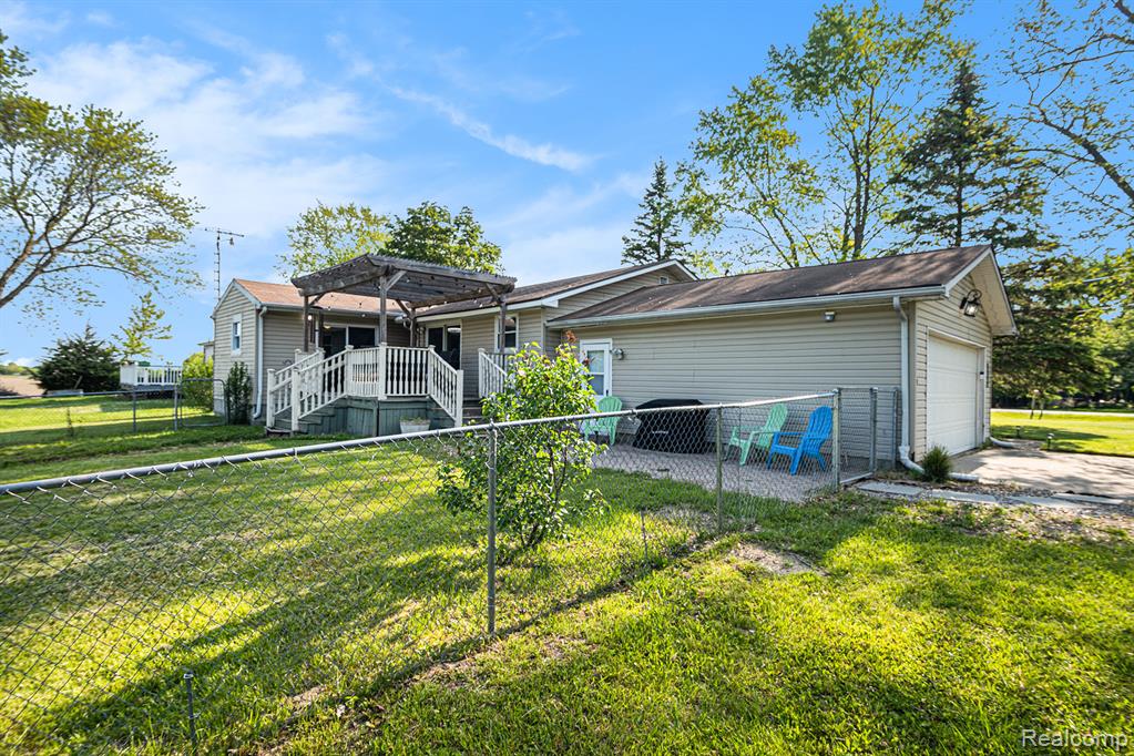 1284 Seymour Road Flint, MI 48532 - Photo 13 of 16