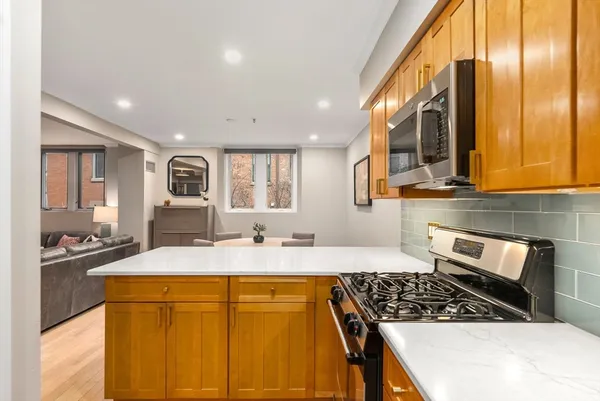 $989,000 | 45 West Broadway, Unit 111, Boston, MA 02127