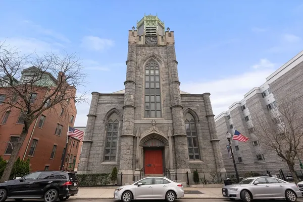 $989,000 | 45 West Broadway, Unit 111, Boston, MA 02127