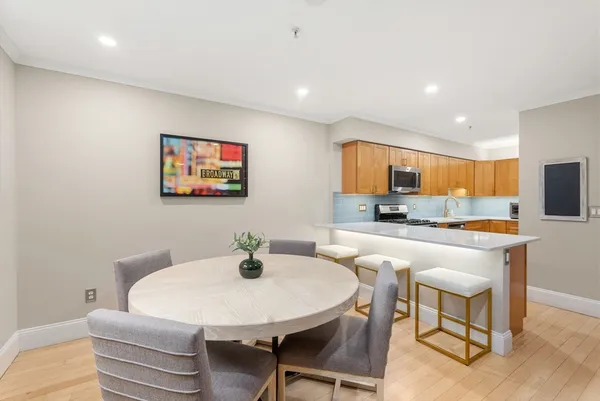 $989,000 | 45 West Broadway, Unit 111, Boston, MA 02127
