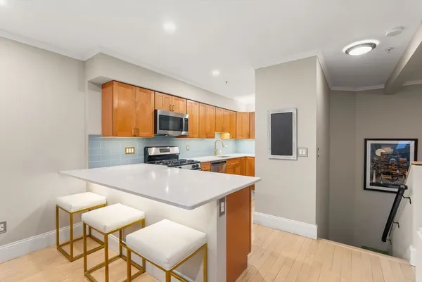 $989,000 | 45 West Broadway, Unit 111, Boston, MA 02127