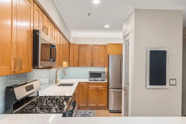 $989,000 | 45 West Broadway, Unit 111, Boston, MA 02127