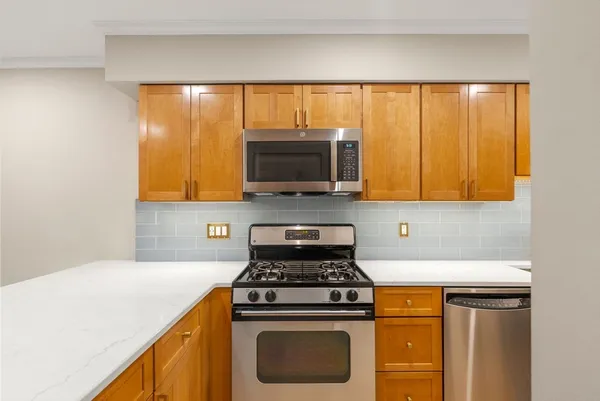 $989,000 | 45 West Broadway, Unit 111, Boston, MA 02127