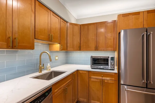 $989,000 | 45 West Broadway, Unit 111, Boston, MA 02127