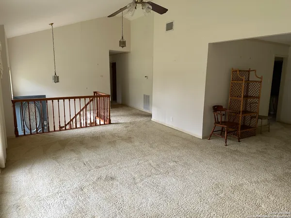 $2,200 | 135 County Road 130, Floresville, TX 78114