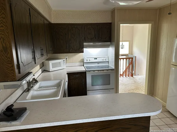 $2,200 | 135 County Road 130, Floresville, TX 78114