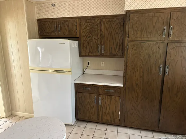 $2,200 | 135 County Road 130, Floresville, TX 78114