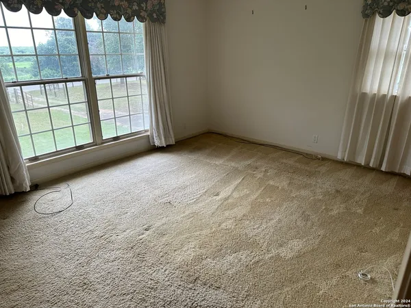 $2,200 | 135 County Road 130, Floresville, TX 78114