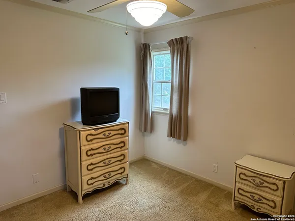 $2,200 | 135 County Road 130, Floresville, TX 78114